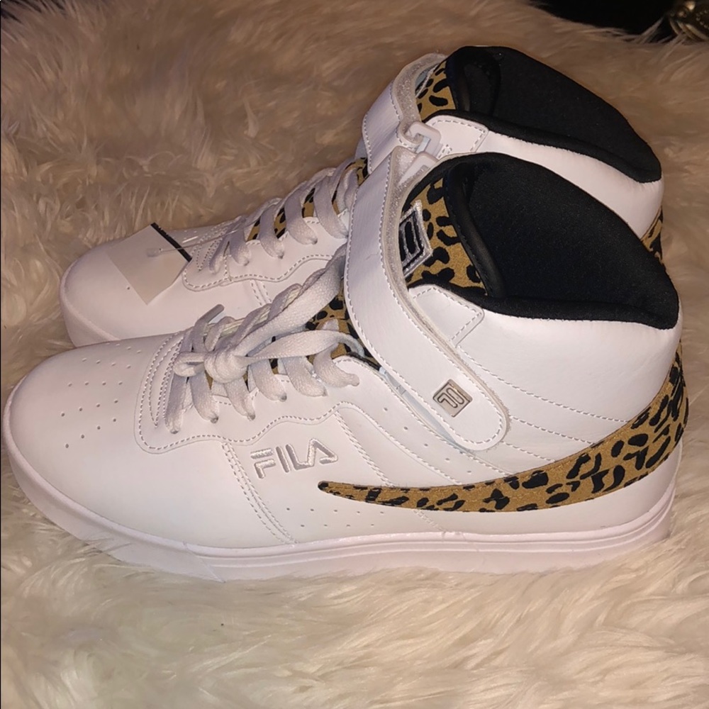 NWT FILA WHITE AND CHEETAH SNEAKERS - Picture 3 of 4